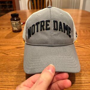 NWT under armour‎ notre dame trucker hat